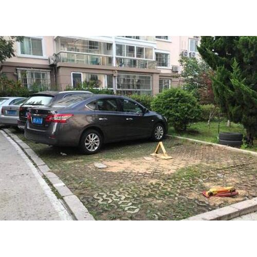 颐景园业主私安地锁占免费车位 物业称没有执行权