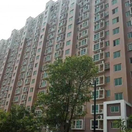 又现高空坠物 济南琪鑫苑小区三把菜刀从天而降