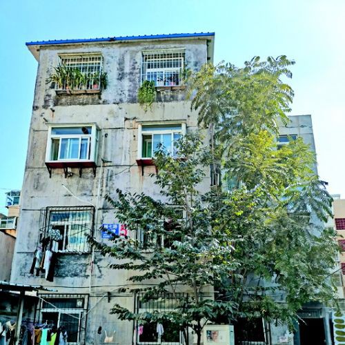 济南槐荫两层配电室翻修成四层小楼出租 是否违建成谜