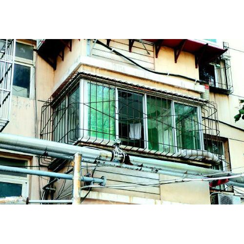 济南友谊苑小区俩小伙因琐事发生口角 其中一人被捅身亡