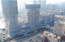 国信金融中心主塔楼封顶 打造青岛城市金融综合体